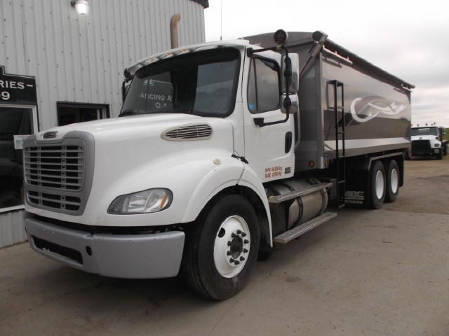 2011 FREIGHTLINER M2112 T/A AUTOMATIC GRAIN TRUCK